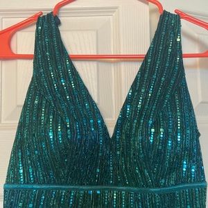 City Triangles Turquoise Sz 7 Glitter Gown. V-Back with Empire waist & Slit